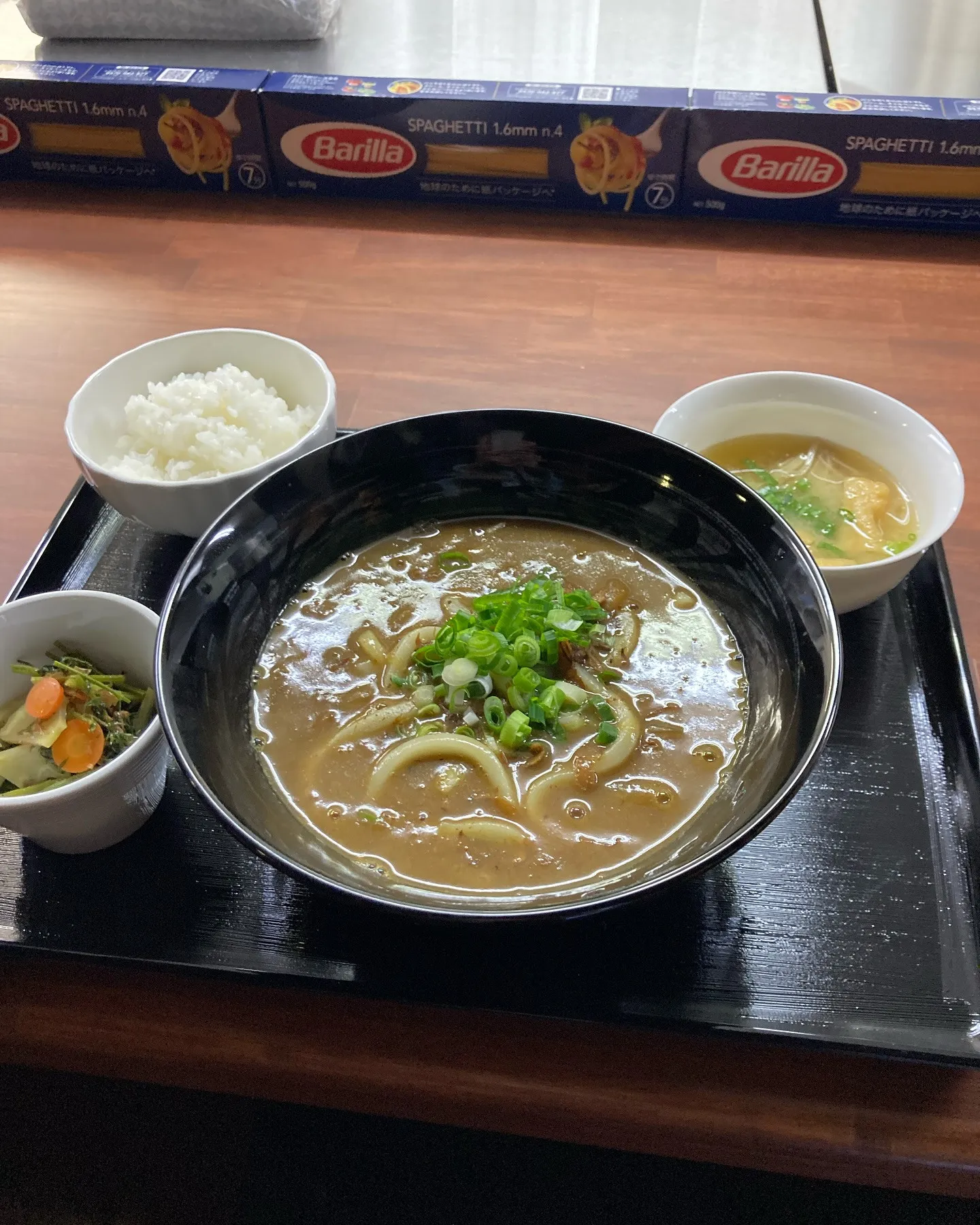 小倉駅で味わう至福の一杯：鯖出汁カレーうどんの魅力